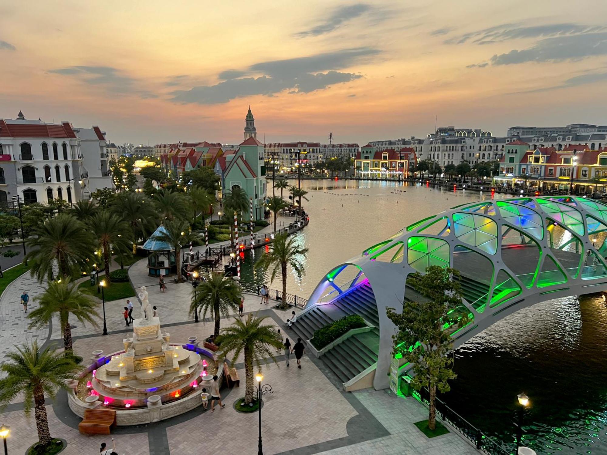 Legacy Hotel - Grand World Phu Quoc Bagian luar foto