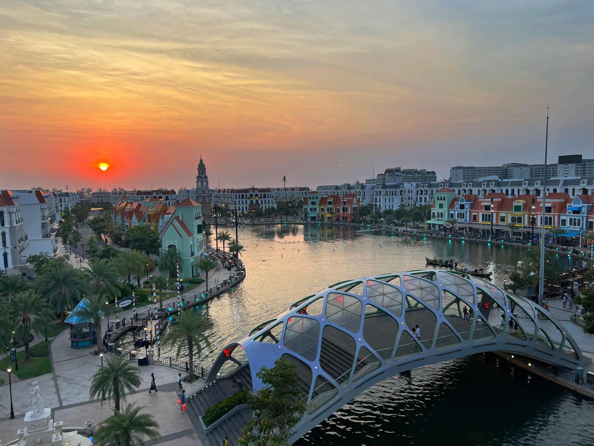 Legacy Hotel - Grand World Phu Quoc Bagian luar foto